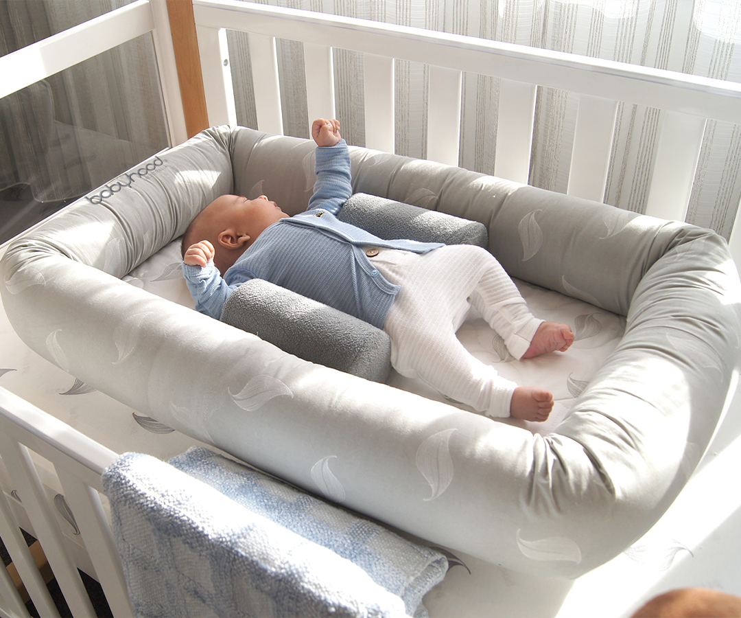 Organic Breathe Eze Cosy Crib  - White Leaf